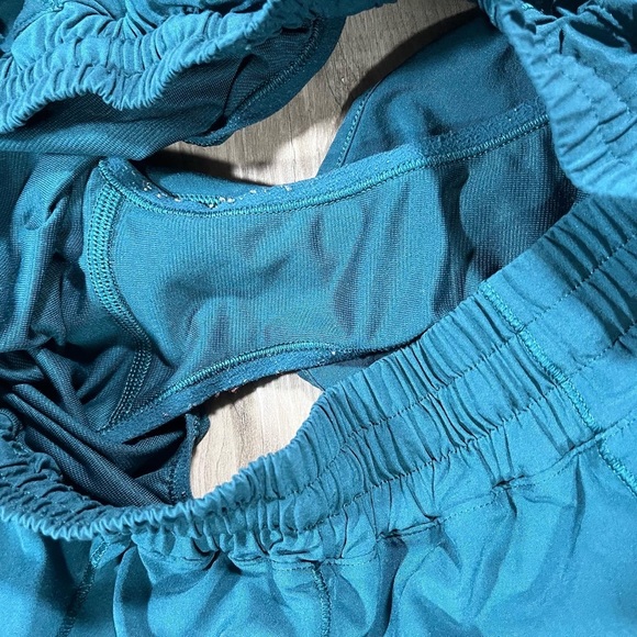 Lululemon Hotty Hot Short II 2.5" - Picture 6 of 7